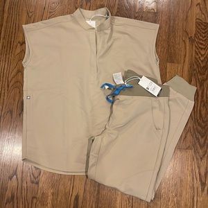 Figs sandstone top and joggers